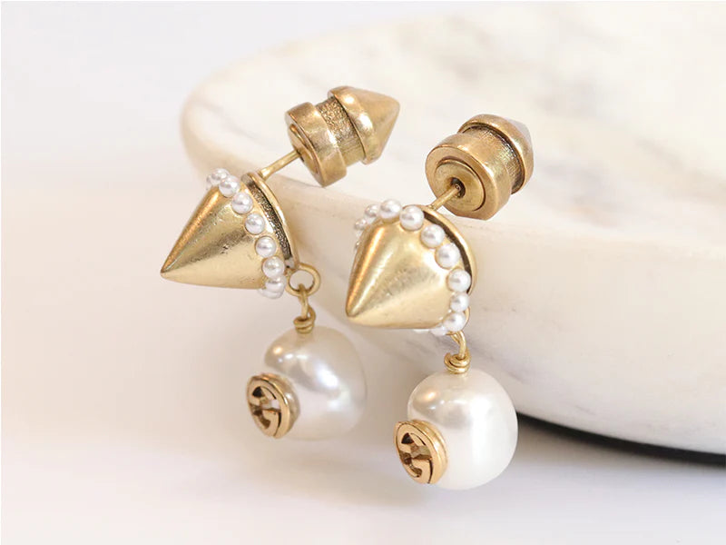 Small pearl drops with double G alphabets