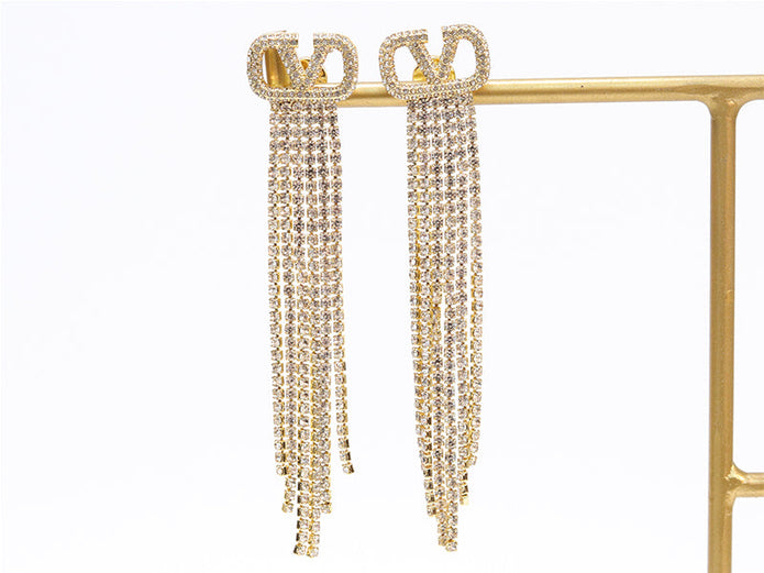 Cz chain alphabet V dangles
