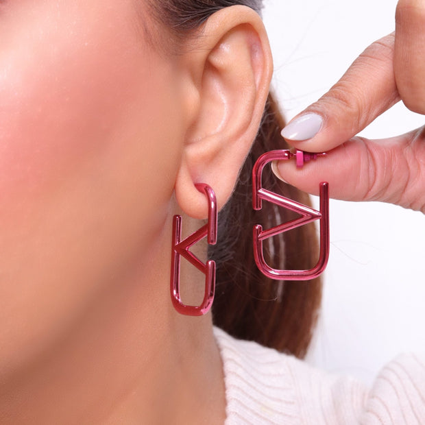 Alphabet V pink chrome hoops