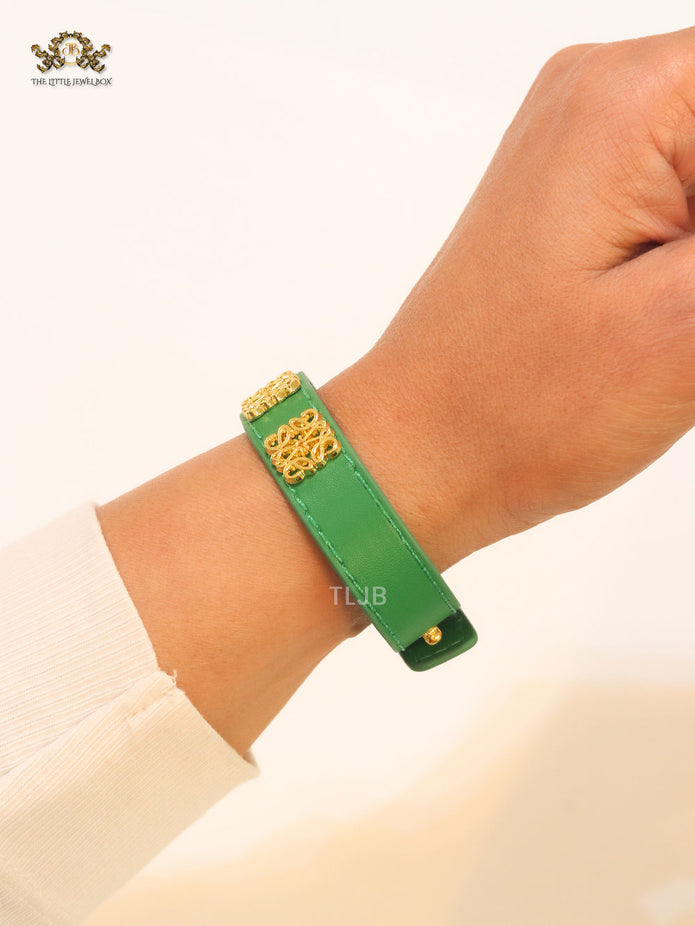 Alphabet L green leather bracelet