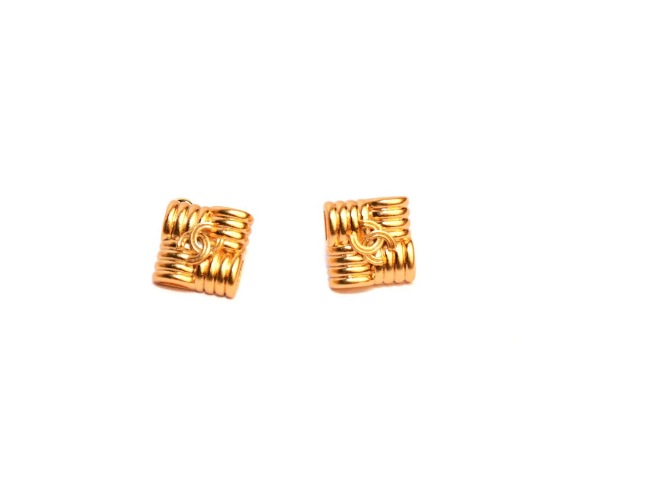square twin c textured earrings gold