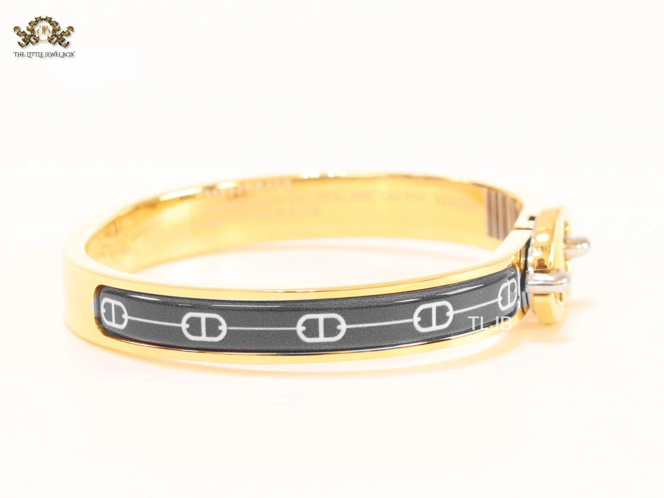 Alphabet H seek bracelet with black print
