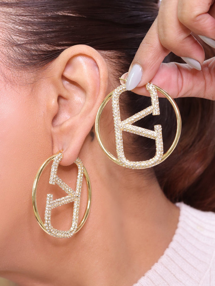 Alphabet V cz hoops