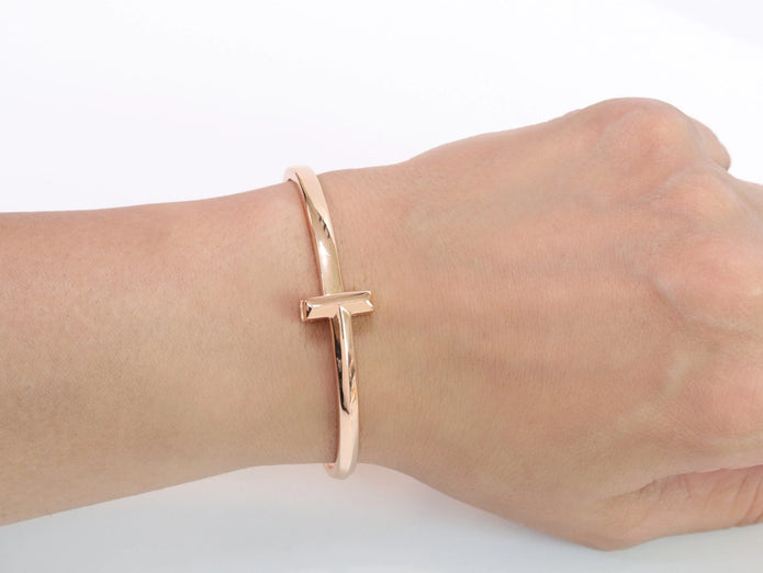 Alphabet T bracelet in rose gold