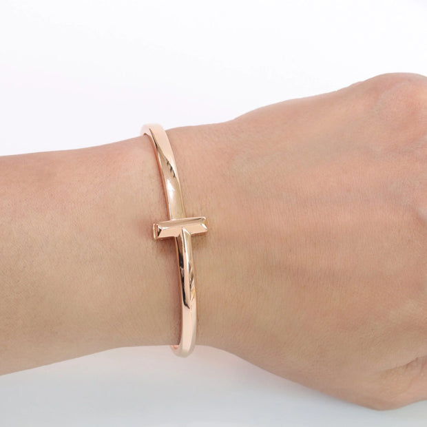 Alphabet T bracelet in rose gold