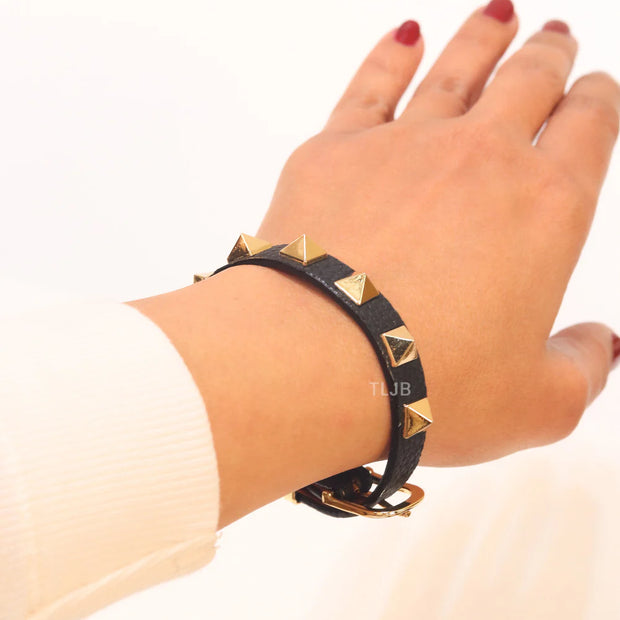 Alphabet V rockstud black bracelet