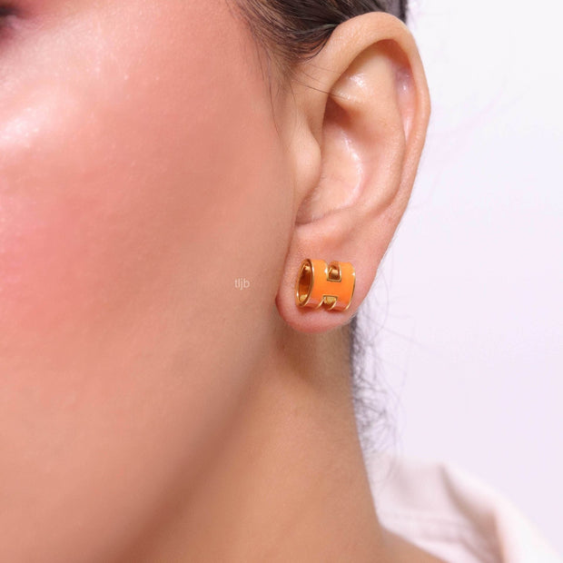 Alphabet H orange studs in gold finish