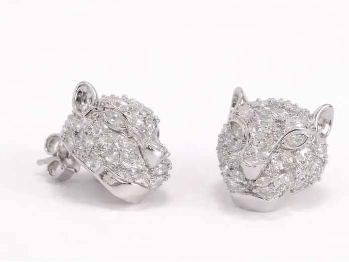 Panther head stud earrings in platinum plating and cz