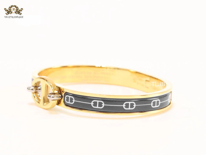 Alphabet H seek bracelet with black print