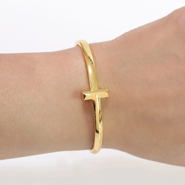 Alphabet T bracelet in gold