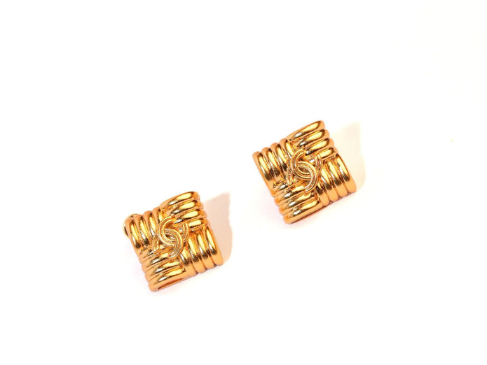 square twin c textured earrings gold
