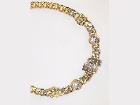 Alphabet F and medusa link chain