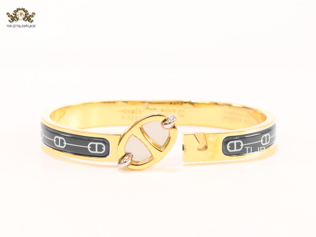 Alphabet H seek bracelet with black print