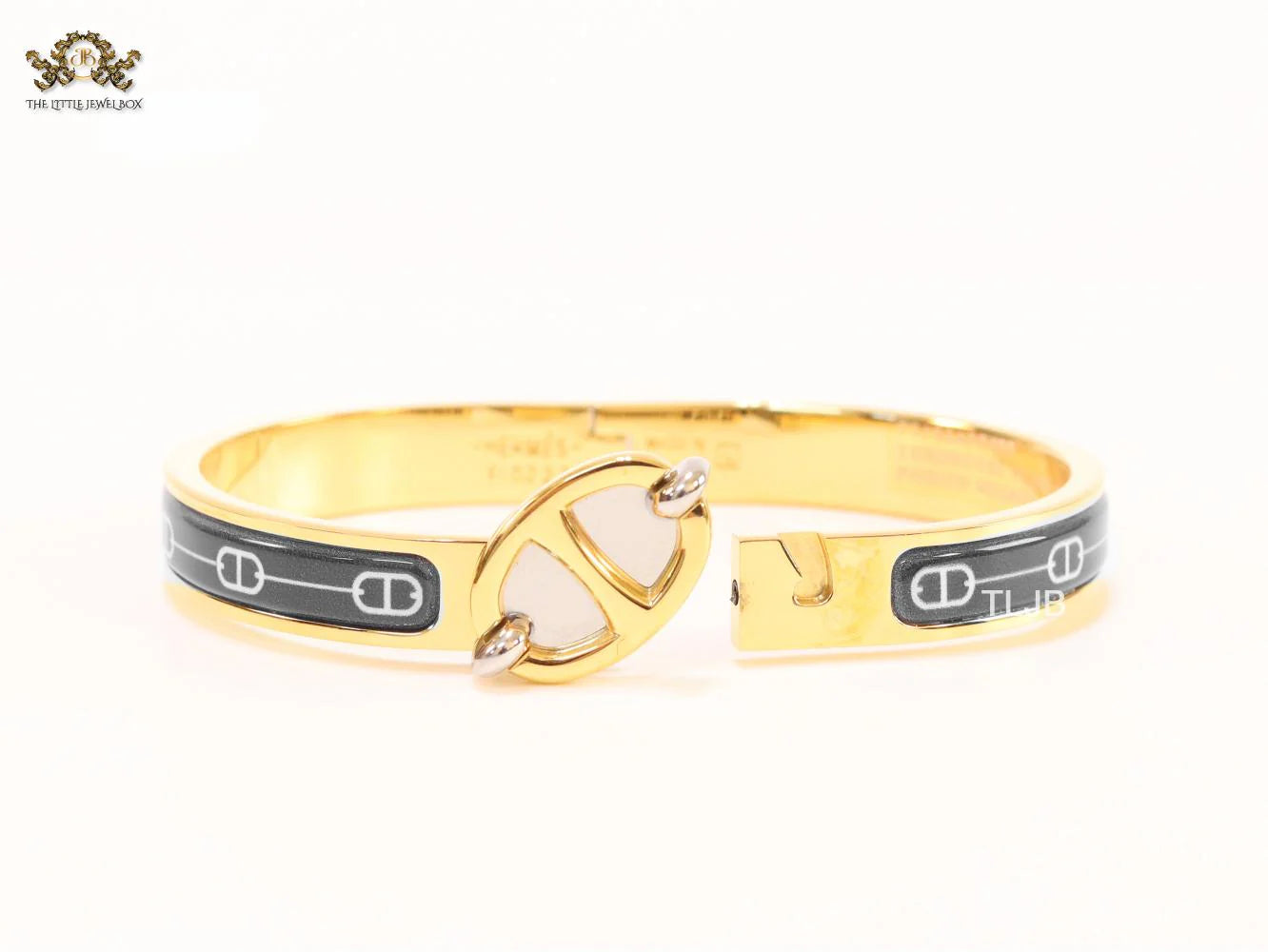 Alphabet H seek bracelet with black print