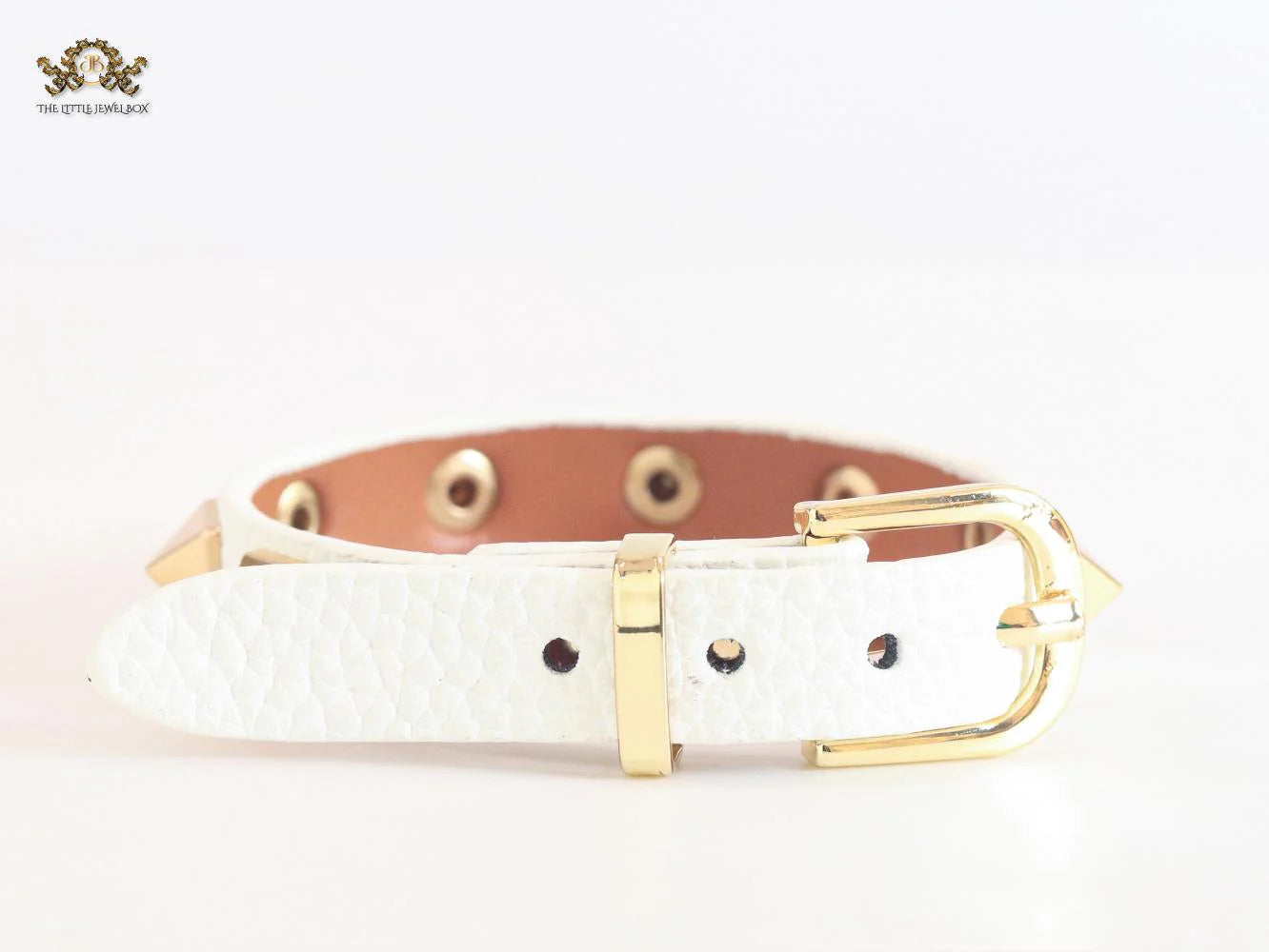 Alphabet V rockstud white bracelet