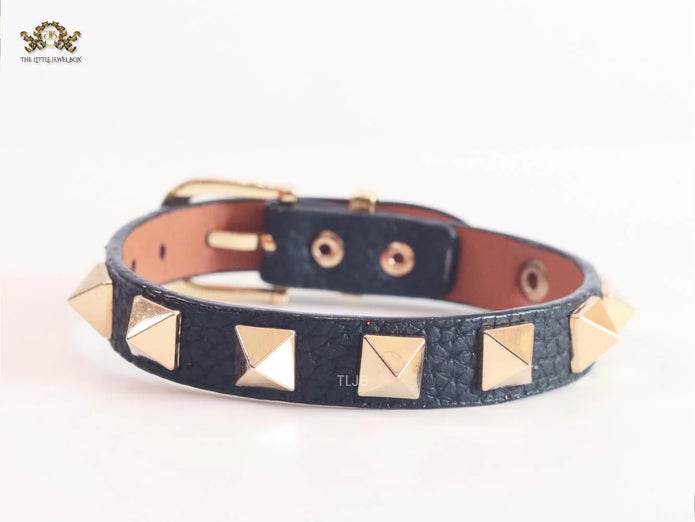 Alphabet V rockstud black bracelet