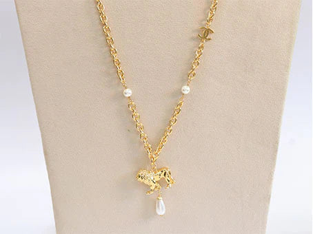 Lion and pearl drop link double C chain