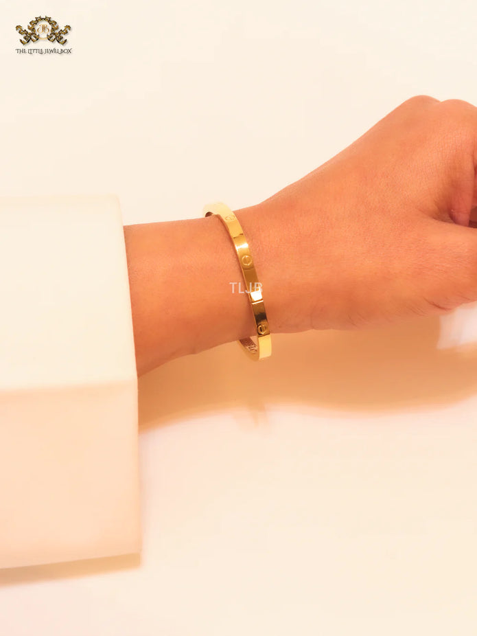 Gold plated plated rectangular screw bracelet