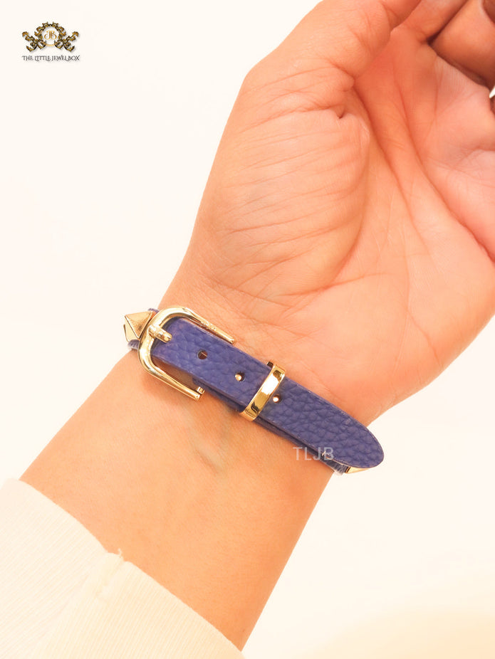 Alphabet V rockstud blue bracelet