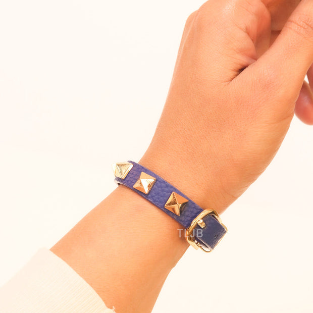 Alphabet V rockstud blue bracelet
