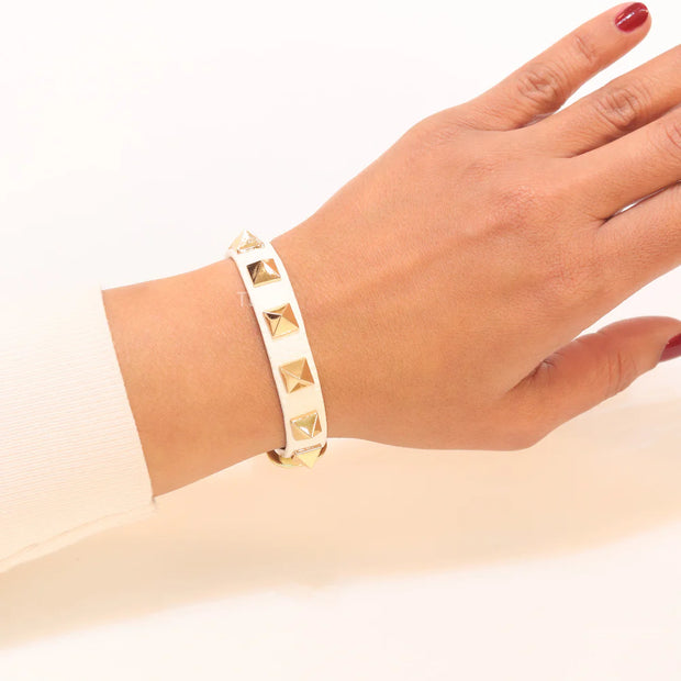 Alphabet V rockstud white bracelet