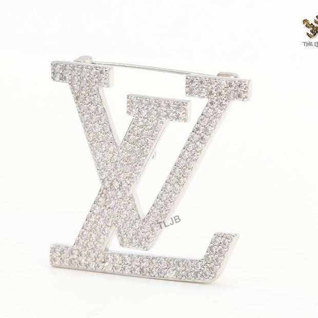 Stylish Land V brooch in cz and platinum finish