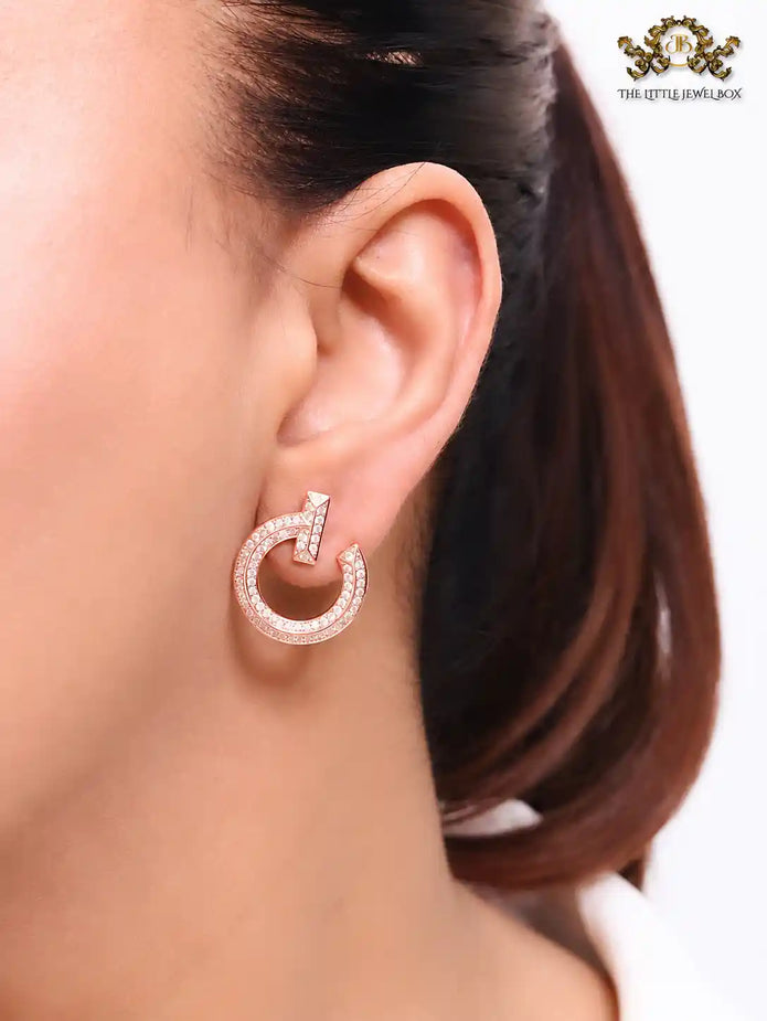 Alphabet T round rose gold studs