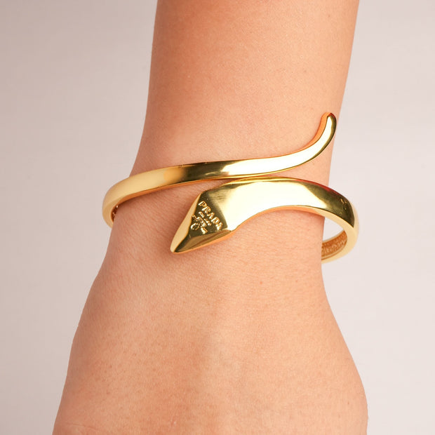 Alphabet P Snake Pattern Bracelet in Gold | Luxury Fashion Statement