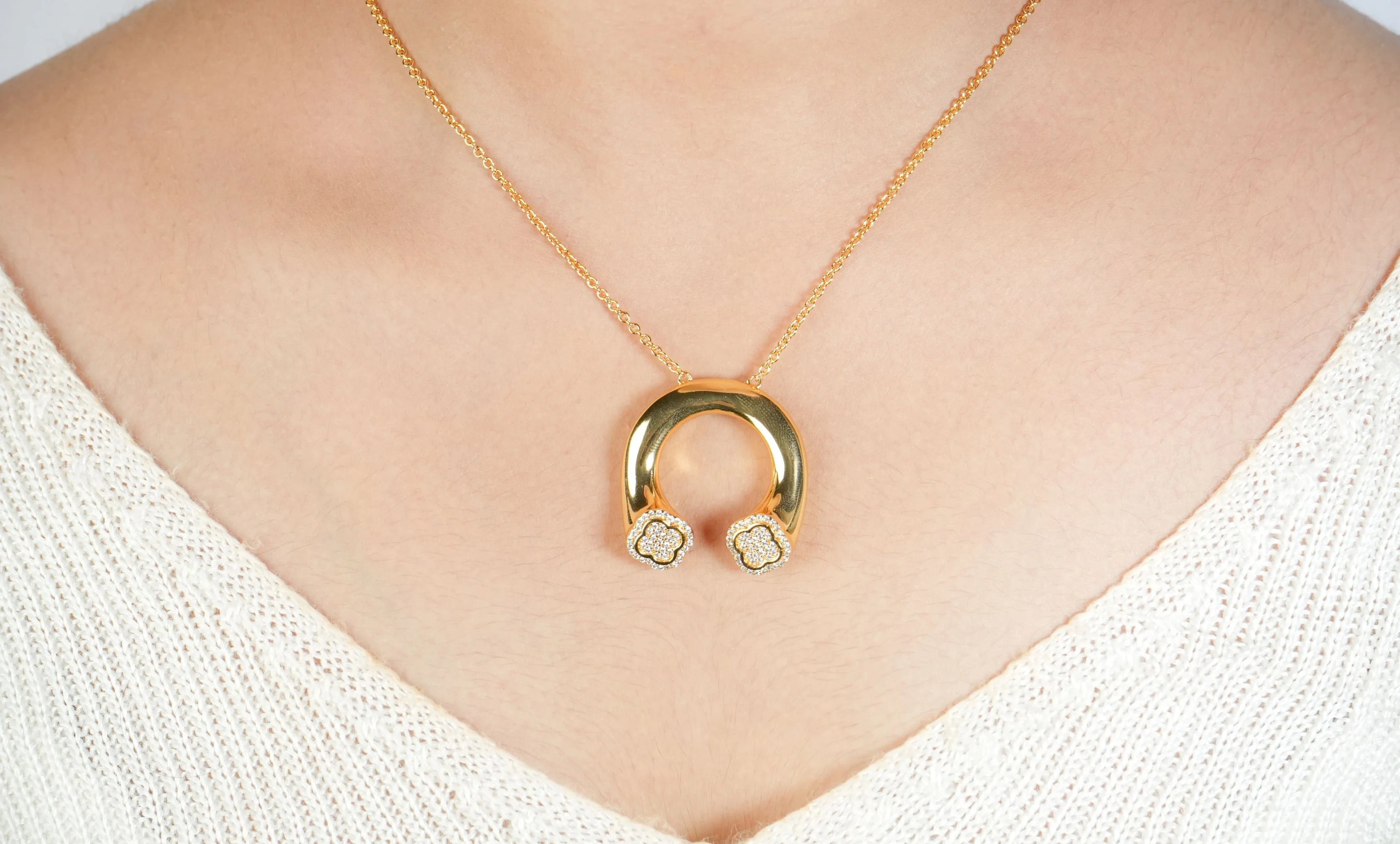 Alphabet VCA Signature Clover Pendant Chain in CZ | Lucky Charm Necklace