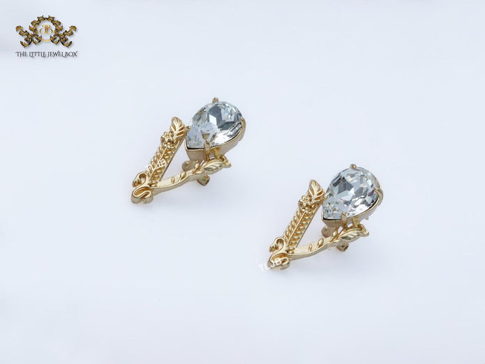 Alphabet V with drop cz studs 30mm