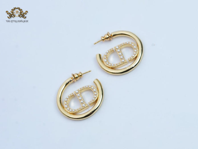 Alphabet CD pearl and gold small hoops 28mm