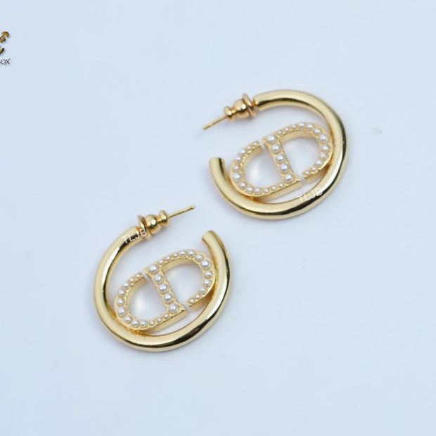 Alphabet CD pearl and gold small hoops 28mm