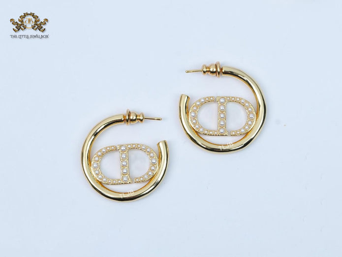 Alphabet CD pearl and gold small hoops 28mm