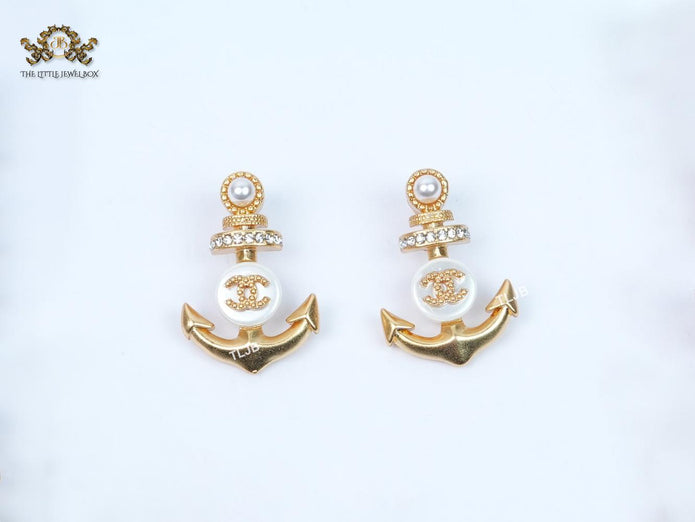 Double C anchor detailed earrings