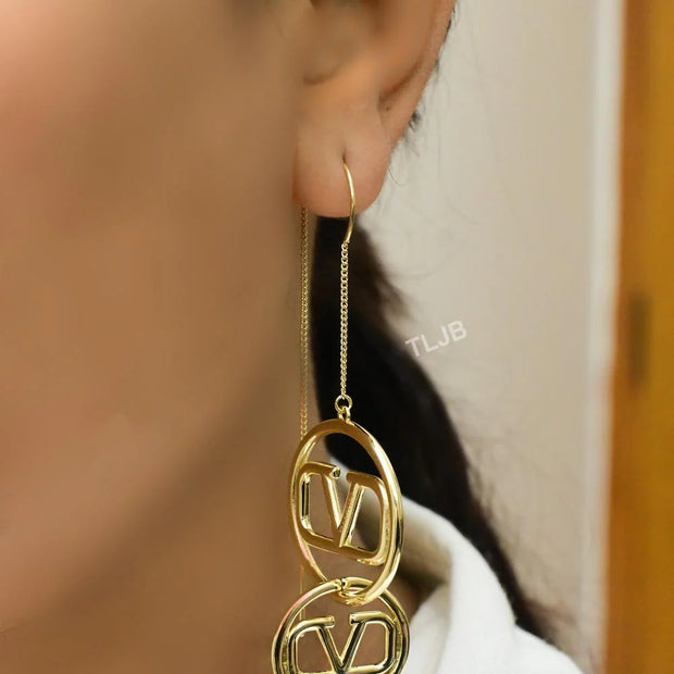 Alphabet V double ring and chain gold earrings