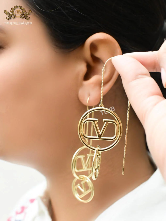 Alphabet V double ring and chain gold earrings