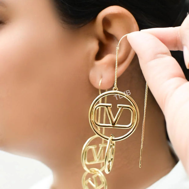 Alphabet V double ring and chain gold earrings