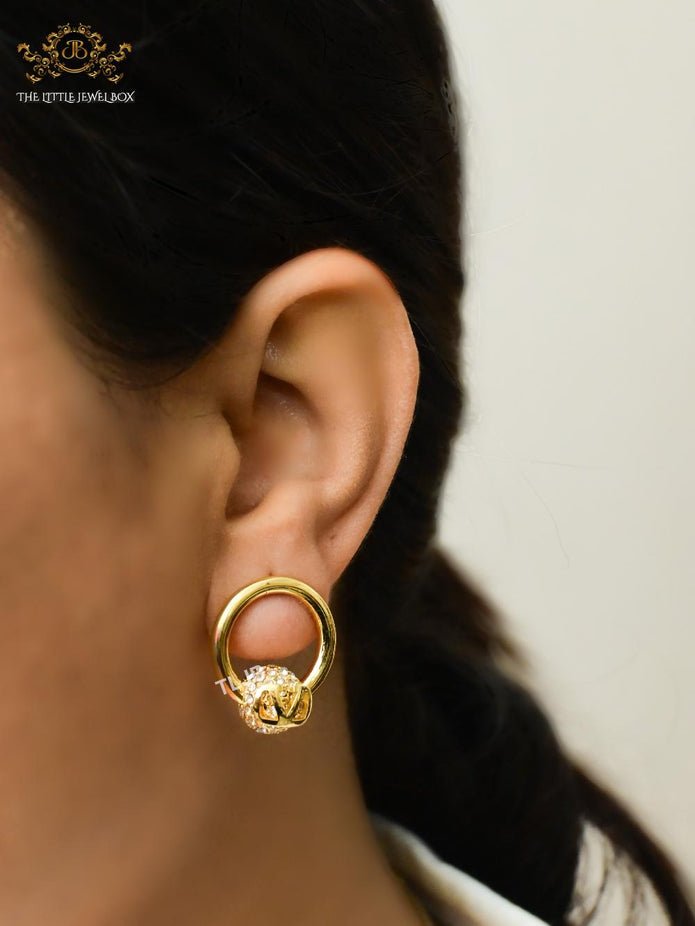 Alphabet V gold ring studs