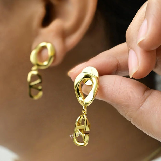 Open V twisted gold earrings