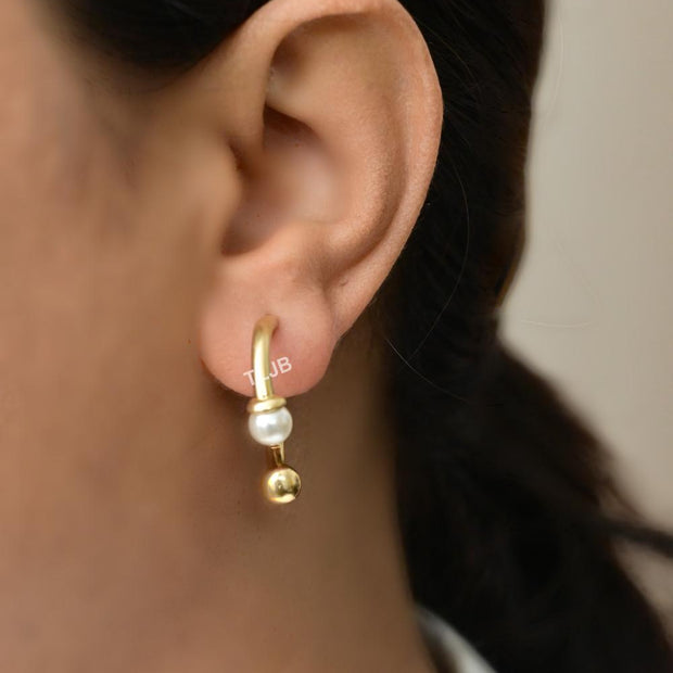 Sleek gold hoop