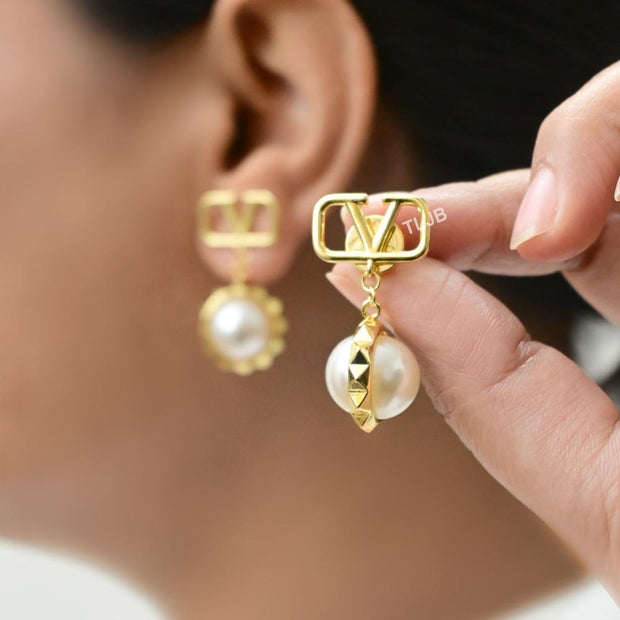 Alphabet V and pearl earrings