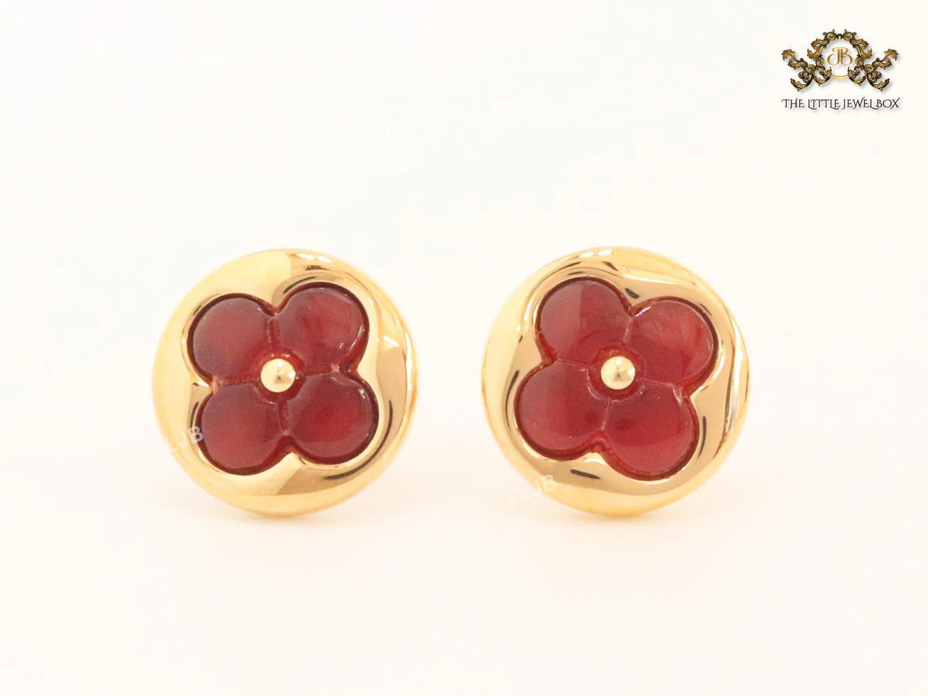 Red onyx and gold studs