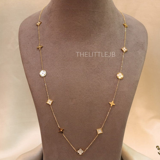 Gold chain necklace with clover motifs