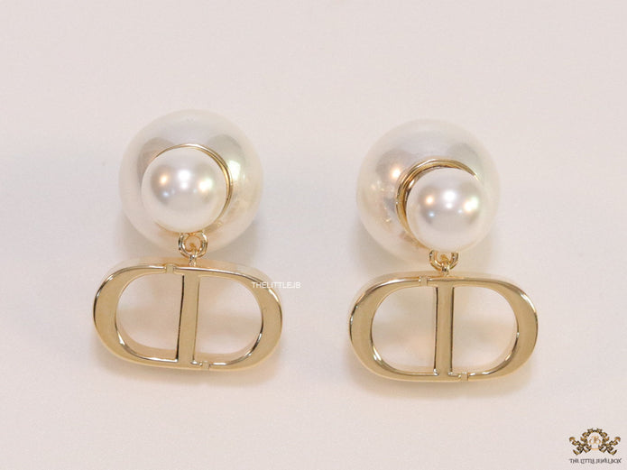 Pearl bombers with shiny gold C and D alphabet drops