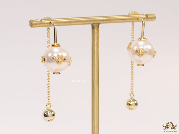 Detachable long chain pearl dangles in gold plating