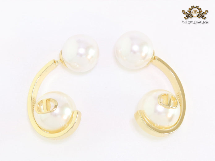 Alphabet C and D pearl and gold dangles