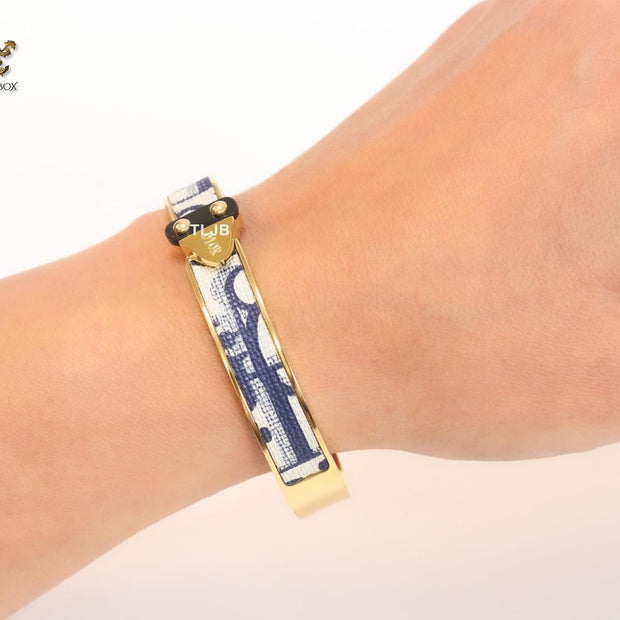 Alphabet D gold and black & white textured bracelet