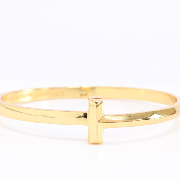 Alphabet T bracelet in gold
