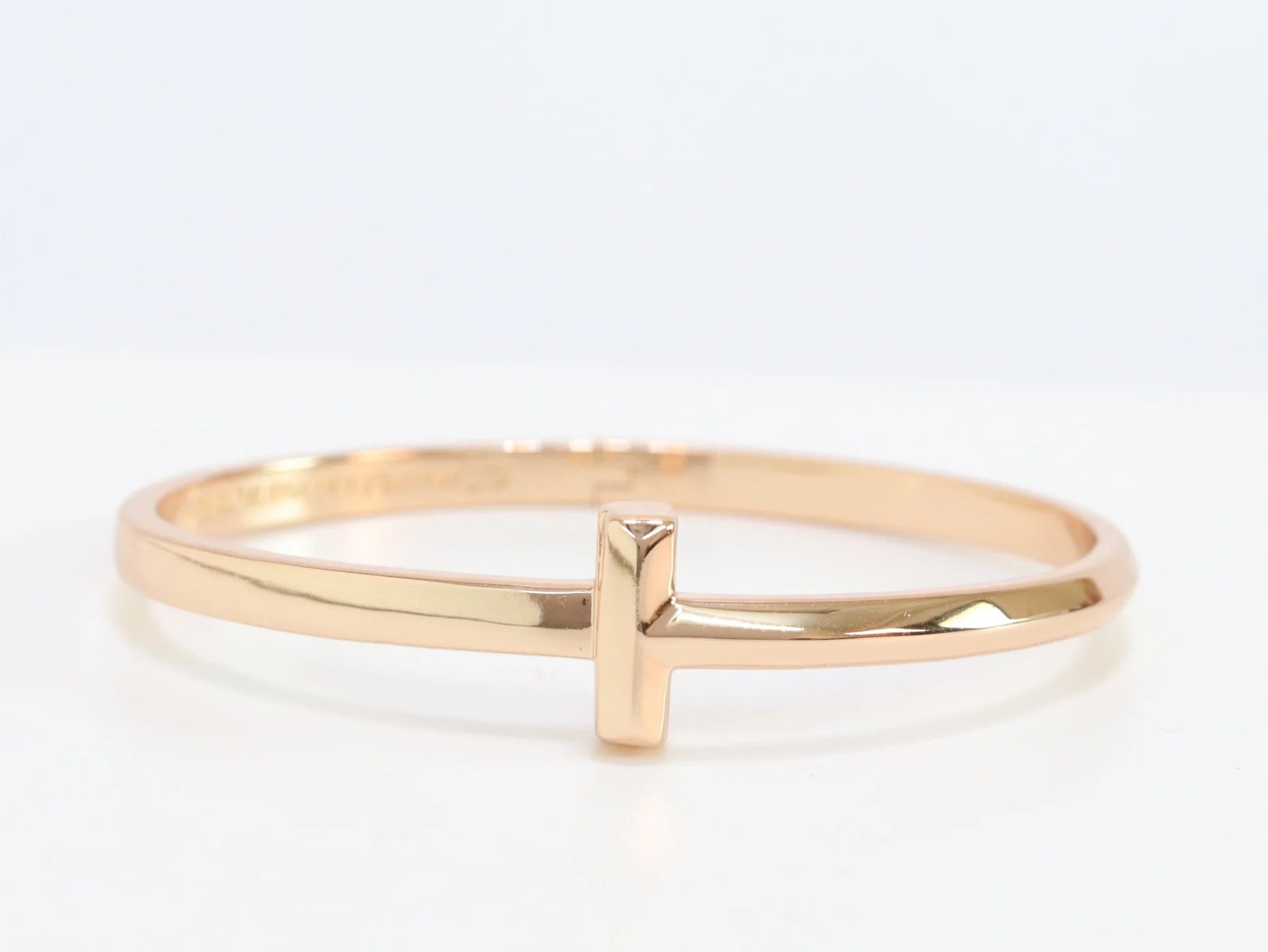 Alphabet T bracelet in rose gold