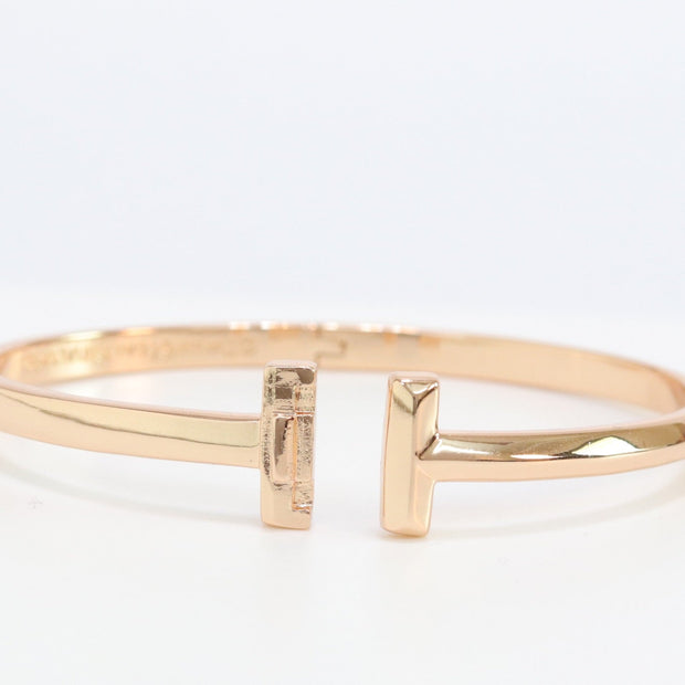 Alphabet T bracelet in rose gold